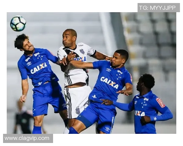 基尔与桑德豪深的激烈对决展现足球魅力与战术智慧的较量