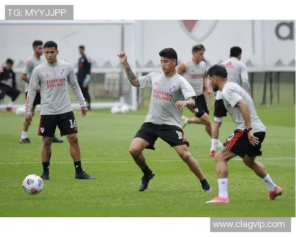 河床后备队迎战圣队全力争胜展现年轻球员实力与潜力